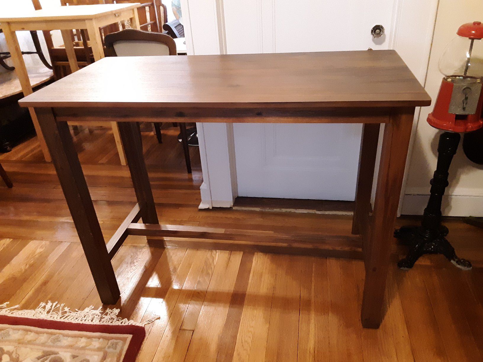 TABLE COUNTERHEIGHT IN VERY GOOD CONDITION