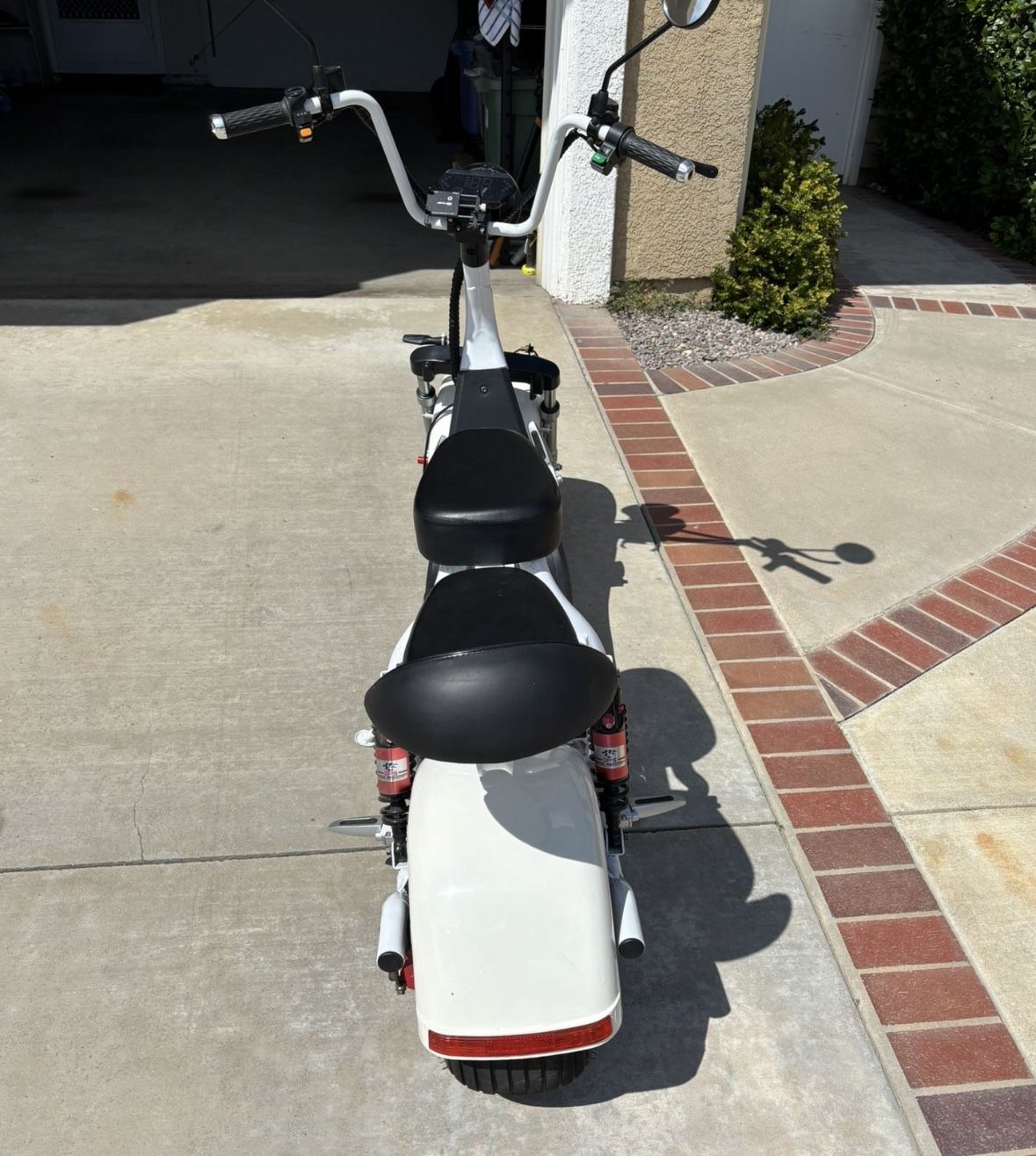 Electric Scooter. 2 Persons. Fat Wheels Cruiser