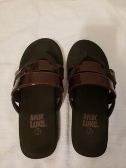 Muk Luks Flip Flops 7 New