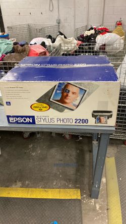 Epson ink jet printer stylus photo 2200  year 2002