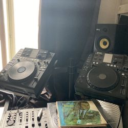 Pair Of Gemini Cdj-700s 