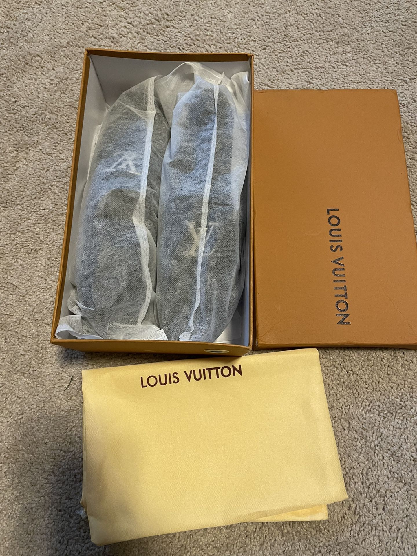 LV-Louis Vuitton Heels Size 8- 9\10 condition 100$ Or best Offer for Sale  in Puyallup, WA - OfferUp