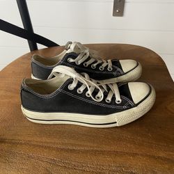 Women’s Black Converse Size 6.5