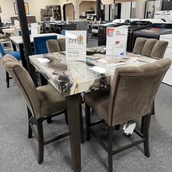 Dining Table Set. 🚚WE DELIVER🚚