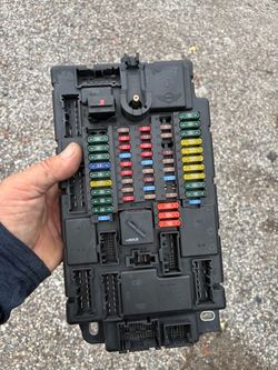 Mini cooper countryman fuse box body control module