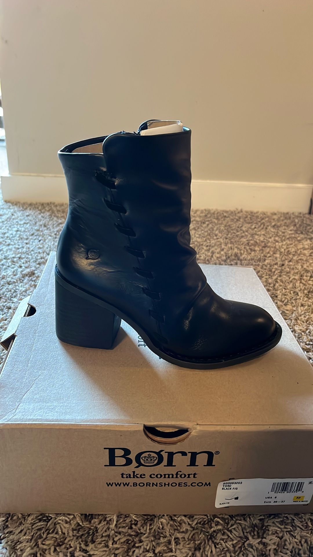 New Leather Boots ( Size 6 )