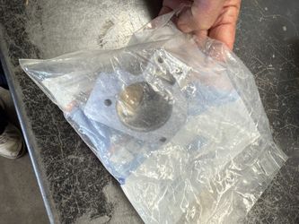 GM 4L60E 1-2 Accumulator Housing