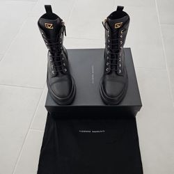Giuseppe Zanotti Chelsey
lace-up Boots