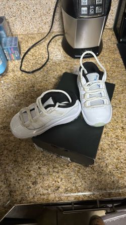 Jordan 11 Legend blue 