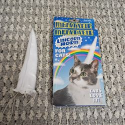 Inflatable Unicorn Horn For Cats !