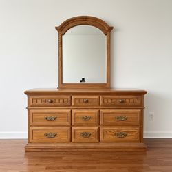 ✨ Classic Solid Wood Dresser with Arched Mirror ✨