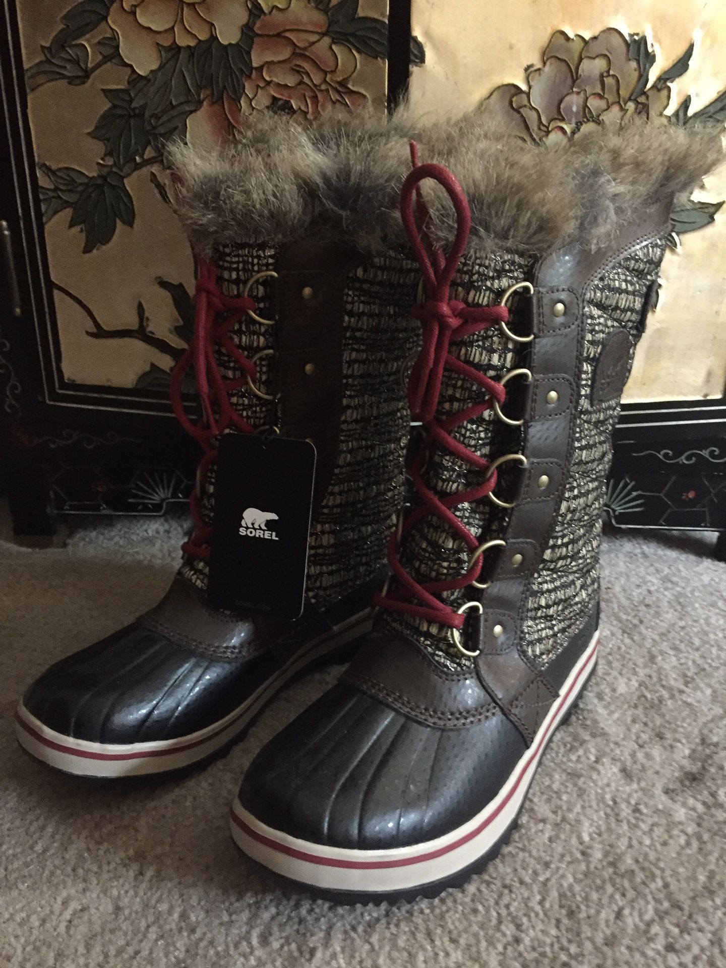 New Size 6 Women’s SOREL Faux Fur Winter Rain Snow Boots