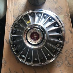 Mustang hubcaps (3)