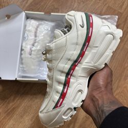 Nike Air Max 95 Undefeated Sail (size 9.5m)