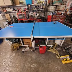 Like New Heavy Duty Big 5 Ping Pong Table.