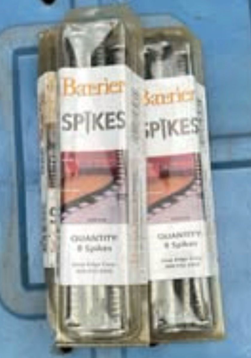 18 metal barrier sticks