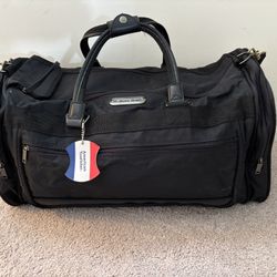 American Tourister Large HD Travel Duffel Bag, very good condition, black vinyl canvas, approx. 24”L X 14”W X 12”H, main compartment/2 end compartment