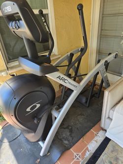 Cybex 525AT Arc Trainer – Commercial Elliptical/Cross Trainer – Excellent Condition