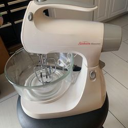Sunbeam Mixmaster 12 Speed Electric Mixer With Bowl And Beaters
