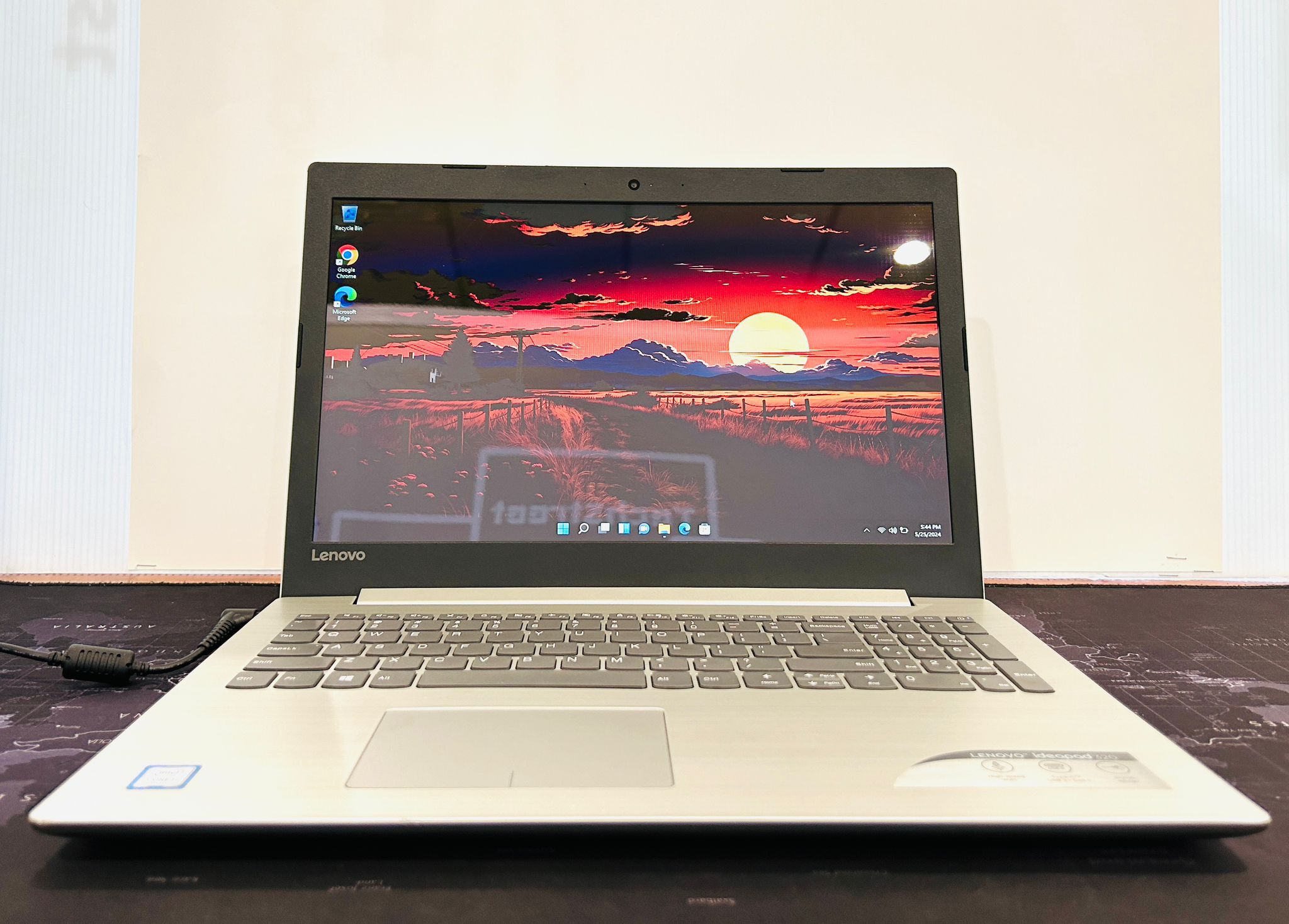 Lenovo iDeaPad 15” TouchScreen Laptop i7-8550u 12GB//500GB SSD Windows 11