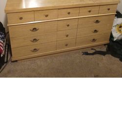 Maple Dresser And Mirror *Bureau 