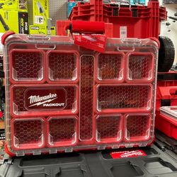 Milwaukee PACKOUT 11-Compartment Impact Resistant Portable Small Parts Organizer 