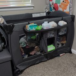Baby Crib/Bassinet With Mattress 