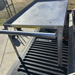 Little Metal Table / Read Below ⬇️ 