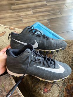 Men’s sz 9W Nike Cleats