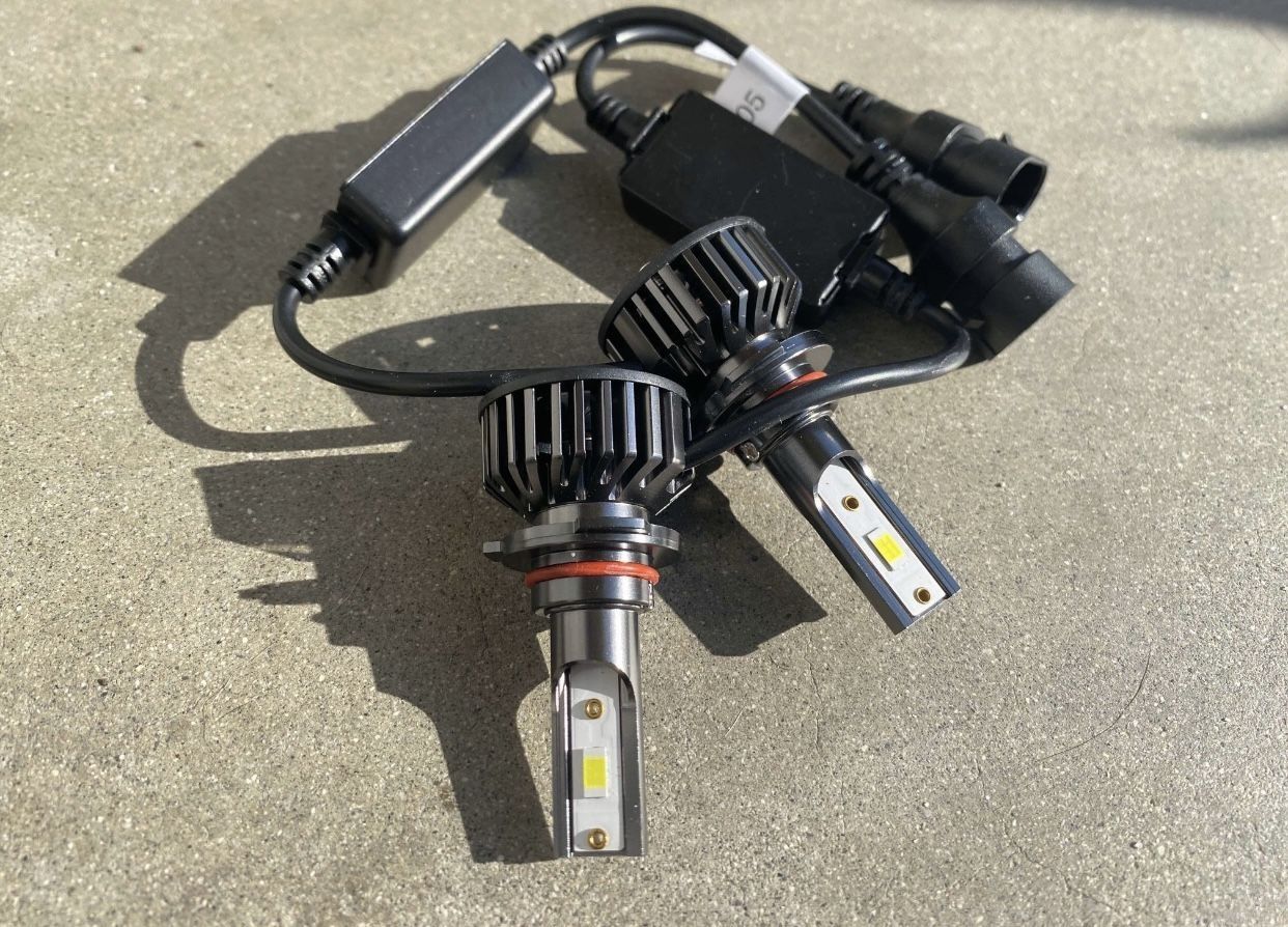9005 6000K BRIGHT WHITE LED LIGHTS $30
