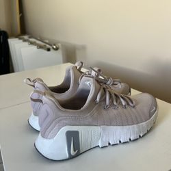 Women’s Nike Metcon Size 8 