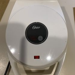 oster gold n crispy waffle maker round normal wear preown works good