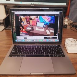  Apple MacBook Pro 18