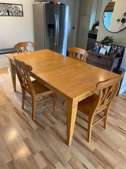 Dining room table and 4 chairs