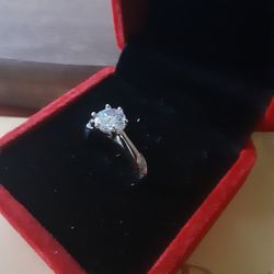 Beautiful Moissanite Diamond Ring