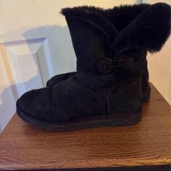 Bailey Button Uggs Size 8w