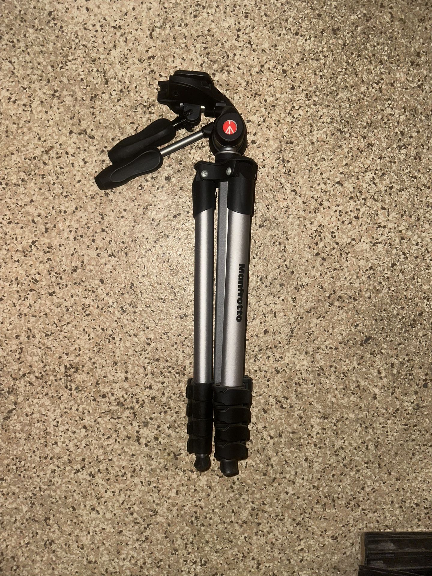 Manfrotto MKCOMPACTADV-BK Compact Advanced Tripod