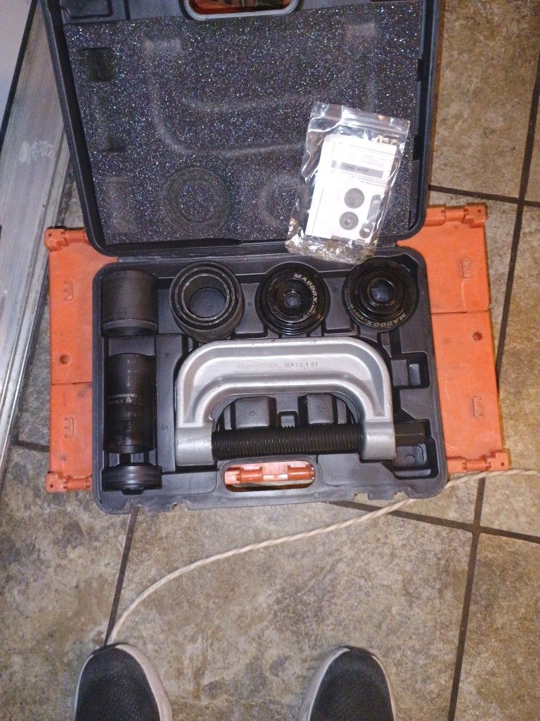 MADDOX Ball Joint Service Kit for 2WD and 4WD Vehicles