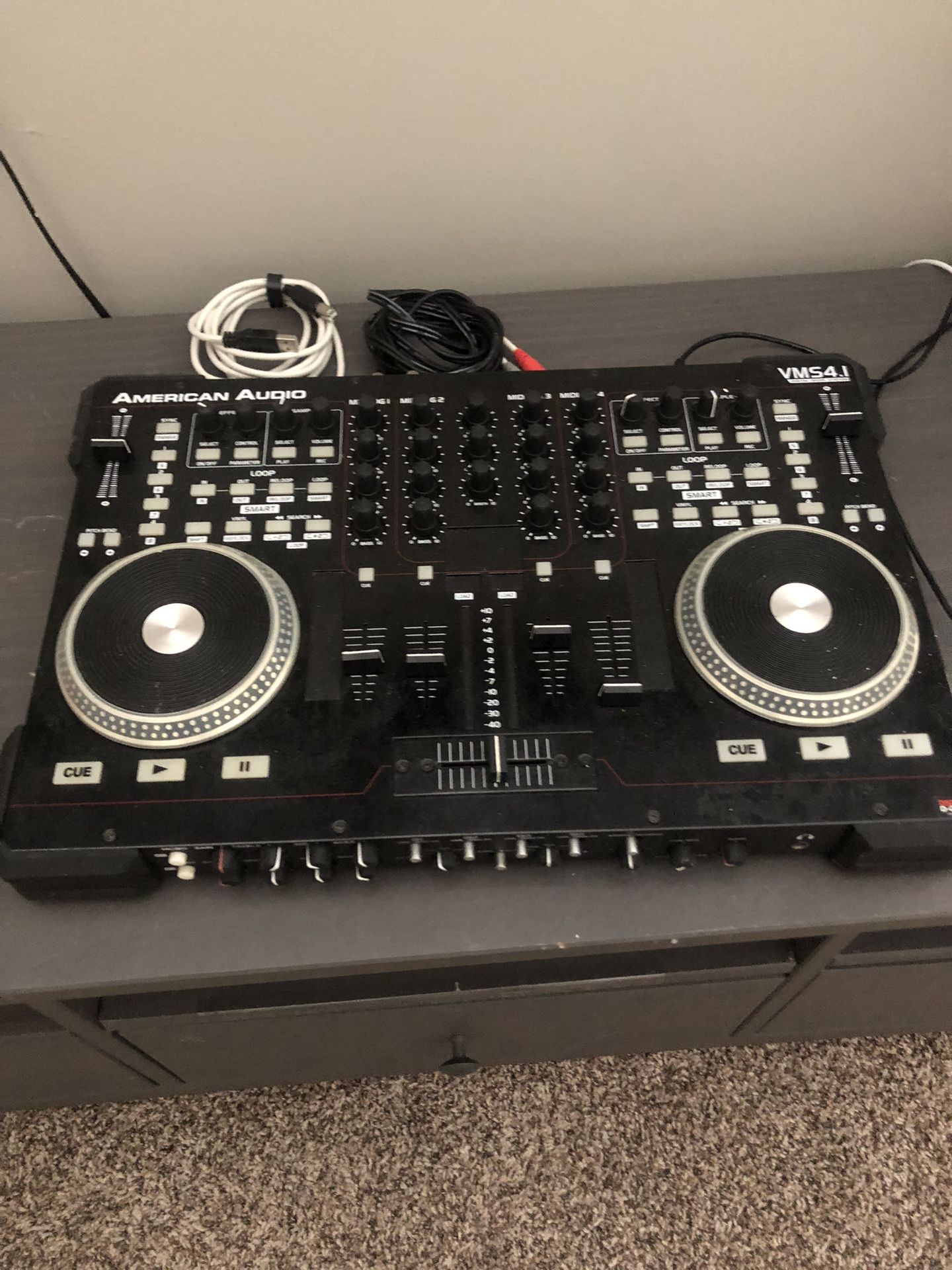 DJ controller American Audio VMS4.1