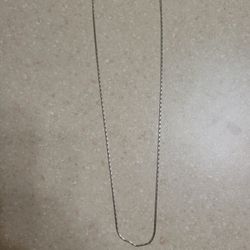 18 K White Gold Necklace.  Weight Is 3.1 Grams 