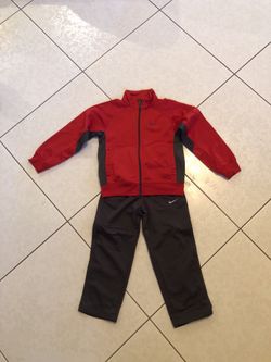 Boys Nike size: 4
