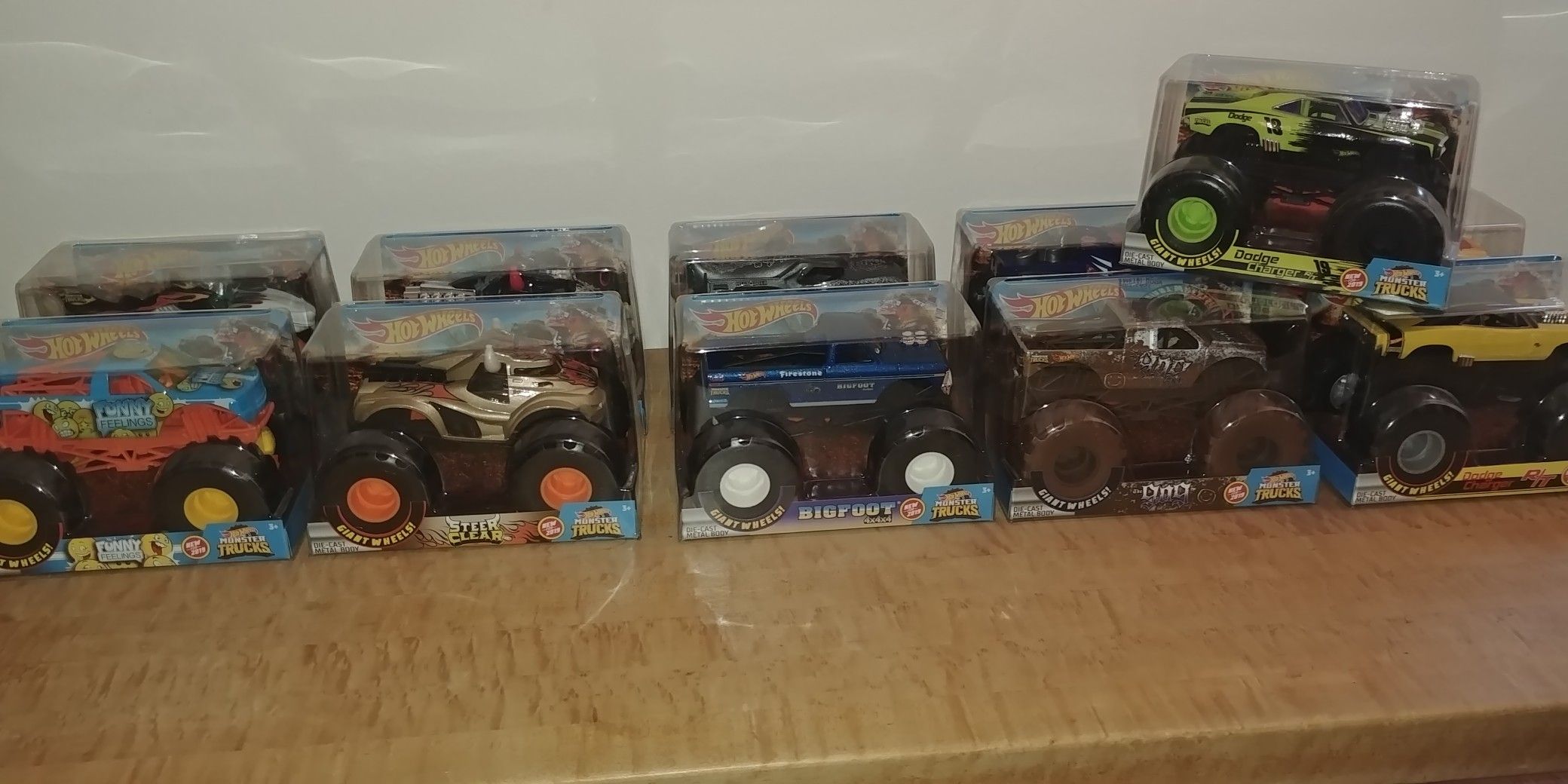 2019 1/24 scale hot wheels monster truck lot of 11 includes bigfoot