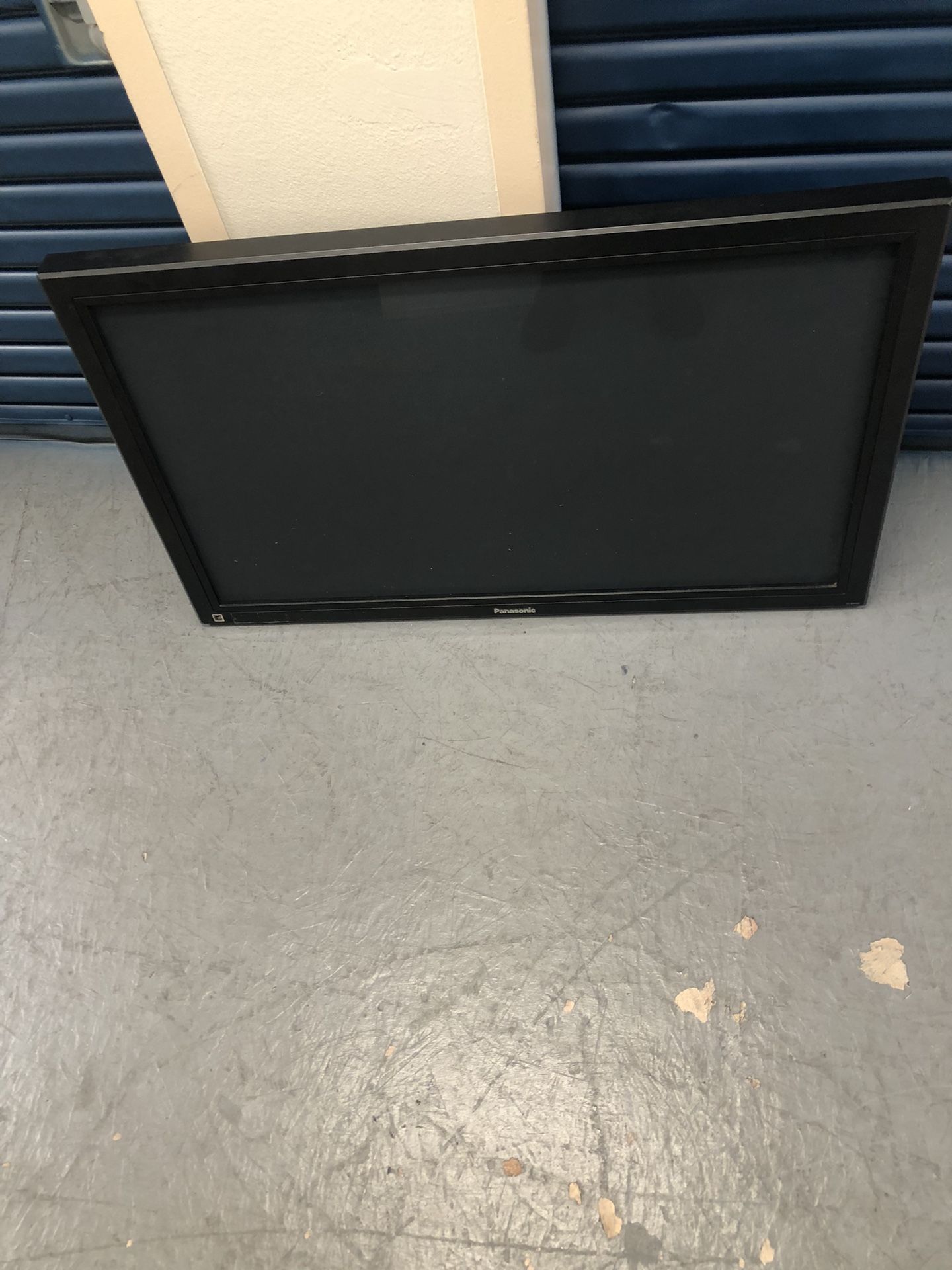 PANASONIC 42” TV With MOUNT 🔥🔥🔥🔥