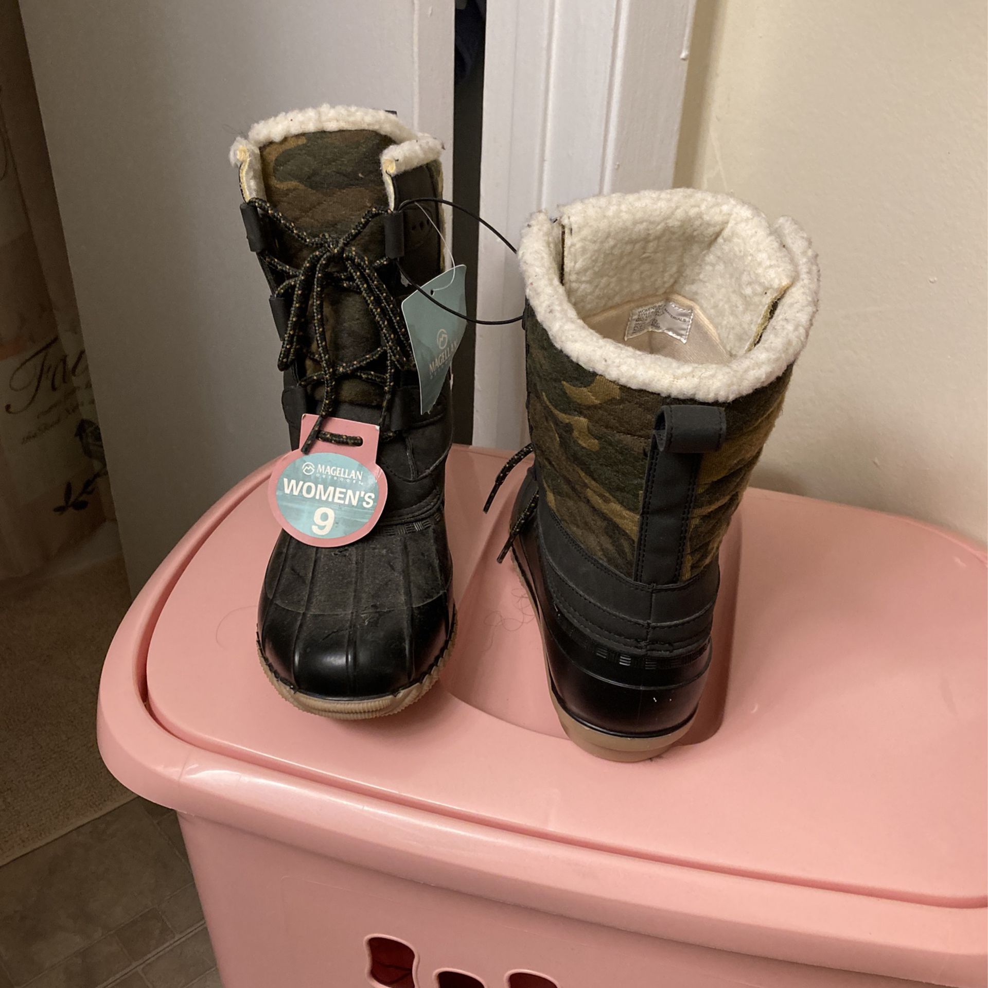 Woman’s Duck Snow Boots 