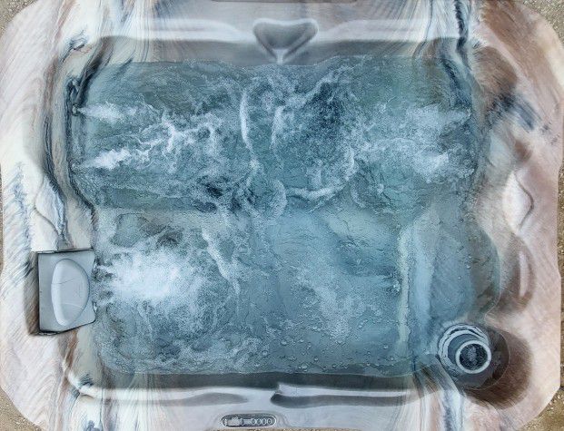 3-Person 2014 Dimension one hot tub/ Spa/ Jacuzzi for Sale