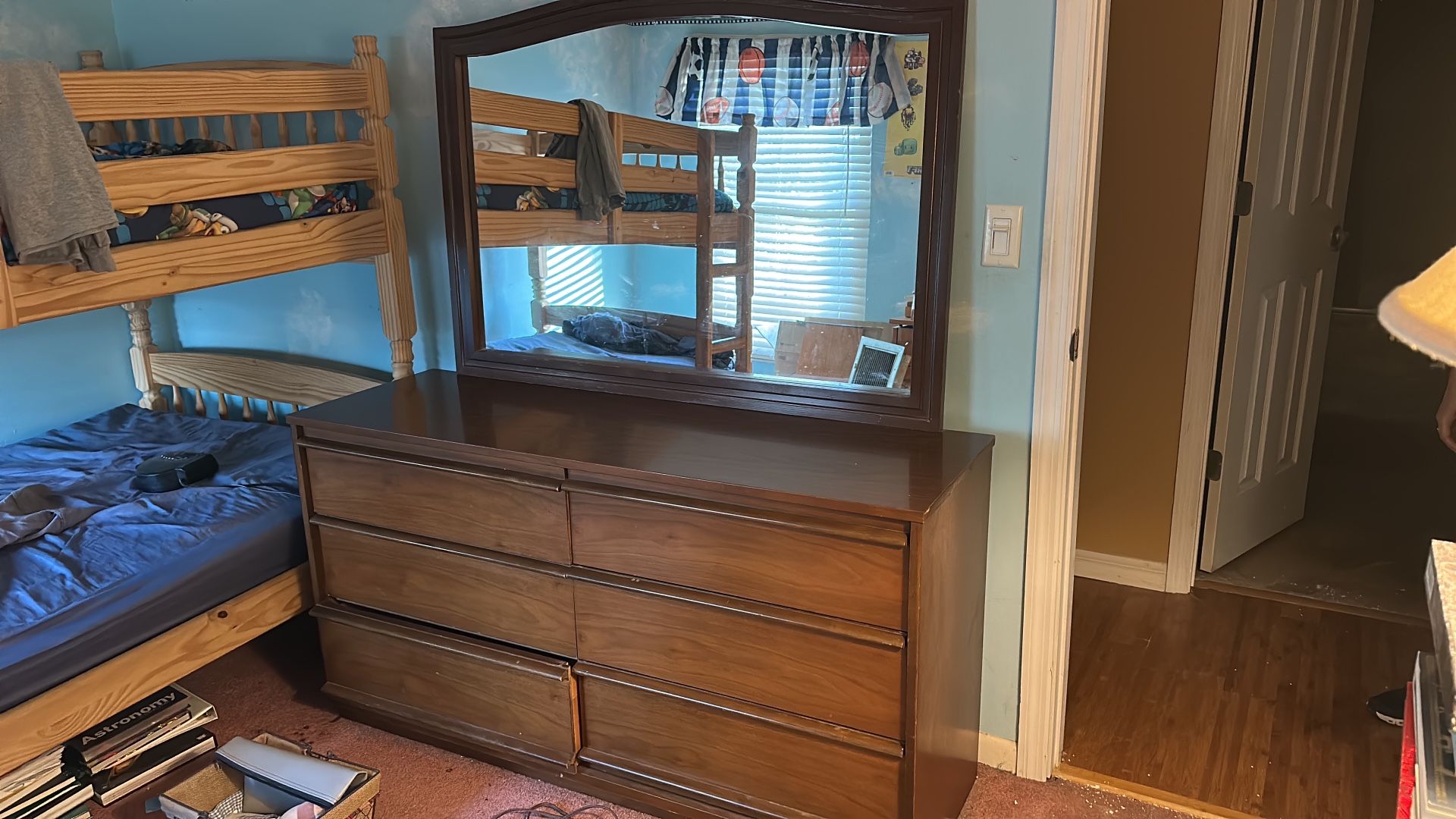 Dresser With Mirror