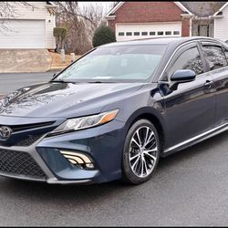 2019 toyota camry se 