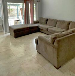 Living Spaces Sectional / Large Sectional Sofa / Gray 126 “