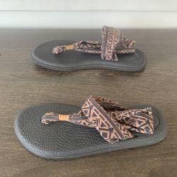 SANUK YOGA SLING 2 PRINTS  size 8 for women