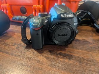 Nikon DSLR D5000 Camera with lenses